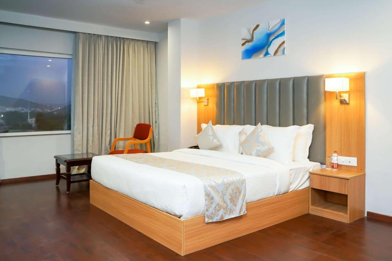 Comfort Inn Udajpur Zewnętrze zdjęcie
